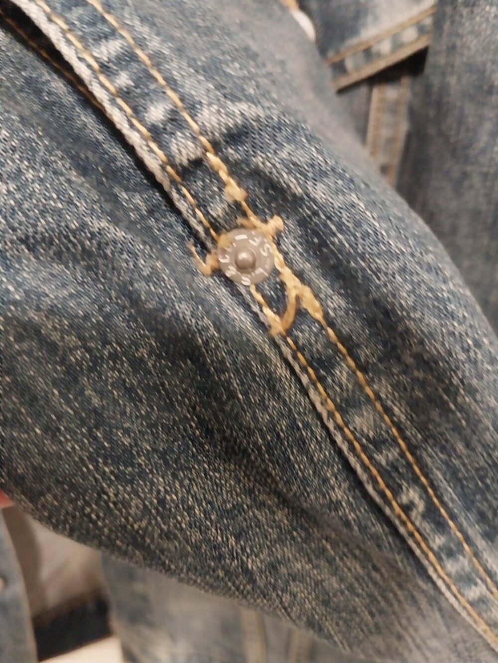 Levi's Strauss Vintage Distressed Jean Jacket - Picture 8 of 12